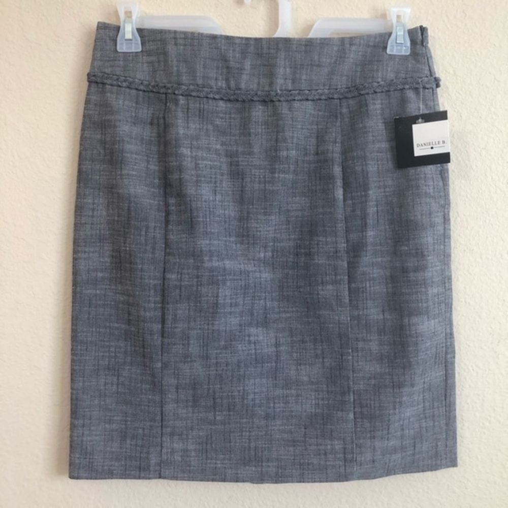 Danielle B. Skirt Ruffle Back Classic NWT